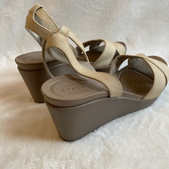 Crocs Sandals Womens 10 Beige Leigh Il Cross Ankle Strap Wedge - Picture 8 of 9